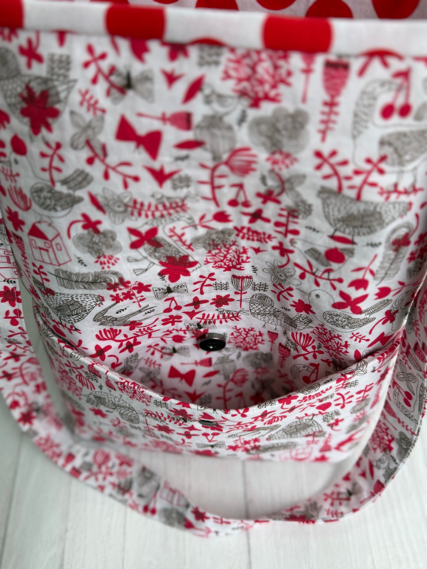 Handmade red white shoulder bag detail
