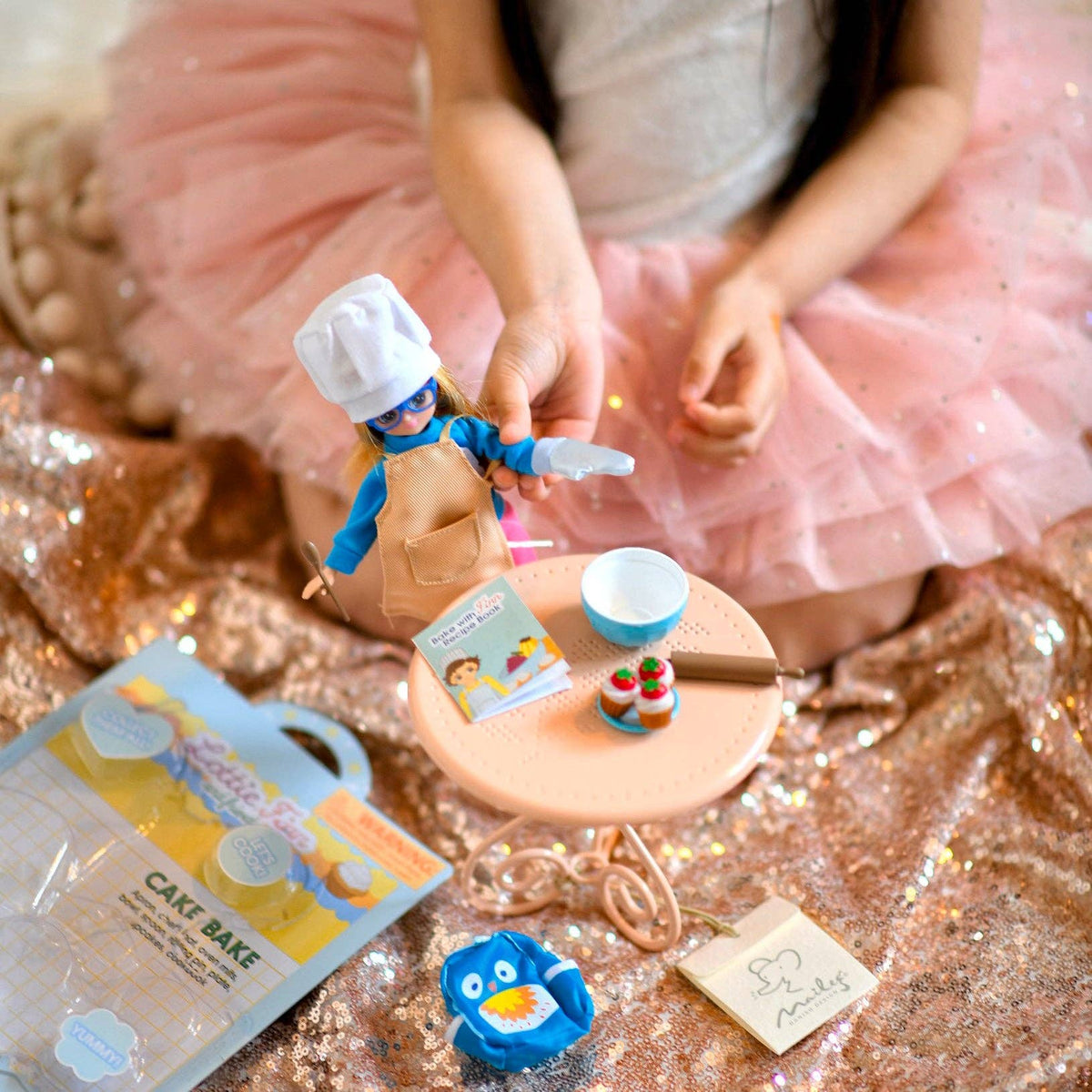 Lottie Dolls Cake Bake accessories detail